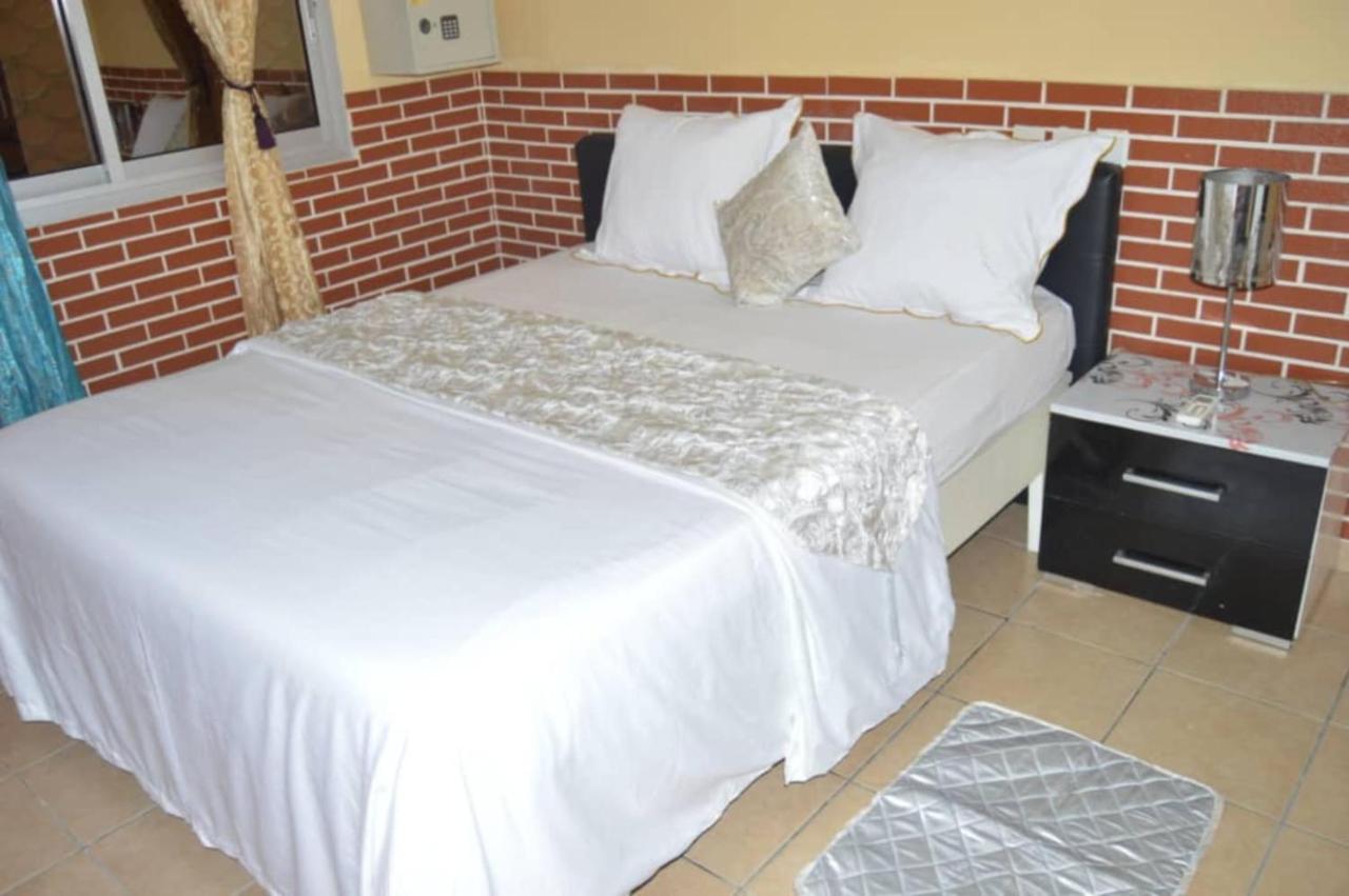 Residence Hoteliere Borel Denver دوالا المظهر الخارجي الصورة