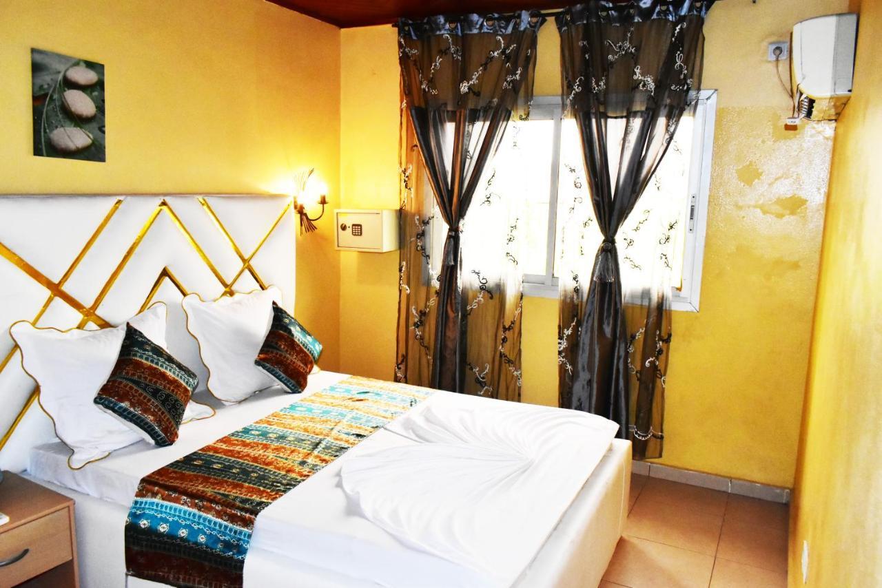 Residence Hoteliere Borel Denver دوالا المظهر الخارجي الصورة