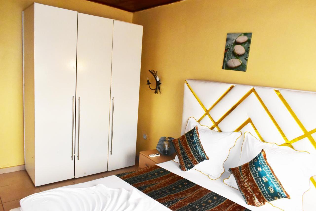 Residence Hoteliere Borel Denver دوالا المظهر الخارجي الصورة