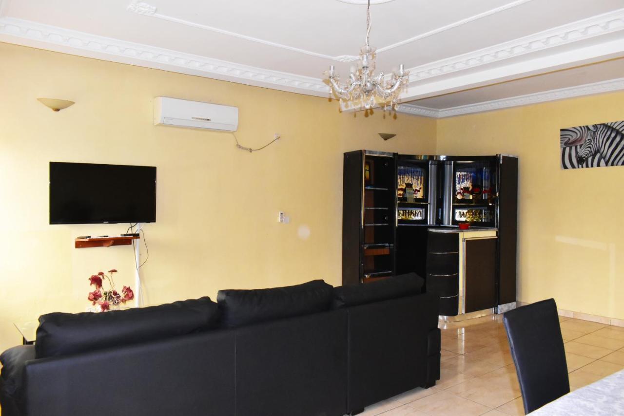 Residence Hoteliere Borel Denver دوالا المظهر الخارجي الصورة
