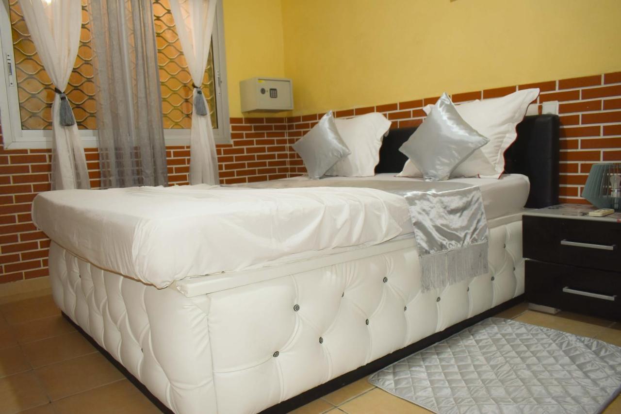 Residence Hoteliere Borel Denver دوالا المظهر الخارجي الصورة